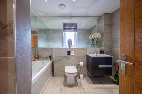 Bathroom (1).jpg