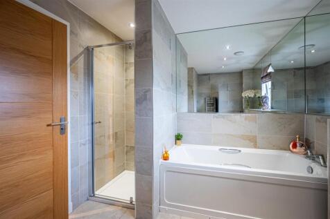 Bathroom (3).jpg