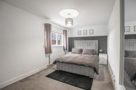 bedroom.one.jpg