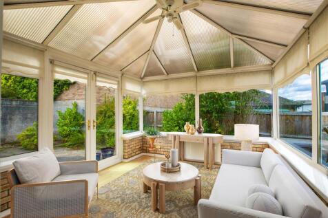 Property_4F60_sunroom_11-09-25_14_18.jpeg