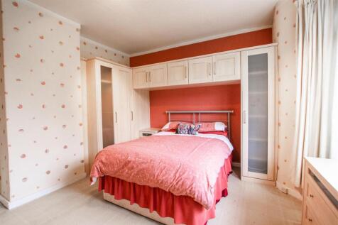 bedroom.one.jpg