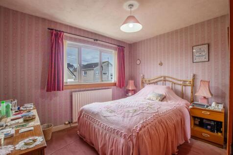 bedroom.one.jpg