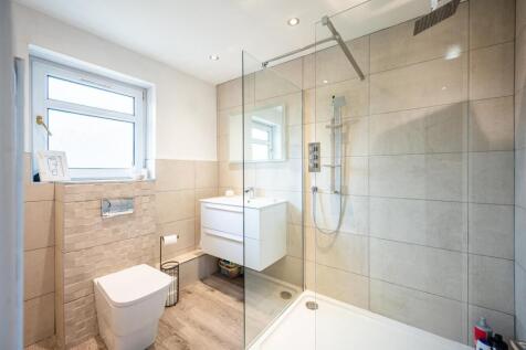 Bathroom (2).jpg