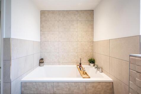 Bathroom (1).jpg