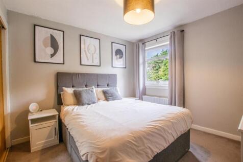 bedroom.one.jpg