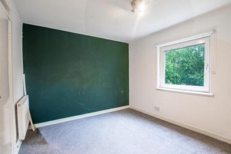 bedroom.one.jpg