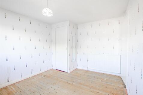 bedroom.one.jpg