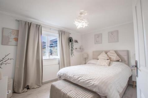 main.bedroom.jpg