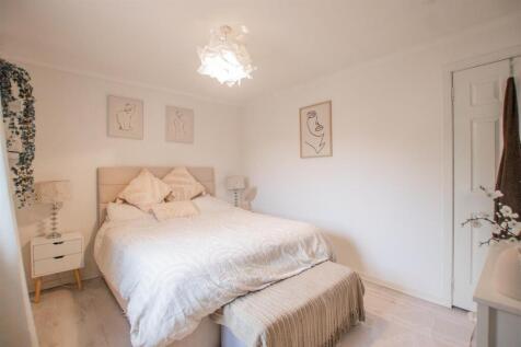 bedroom,one-1.jpg