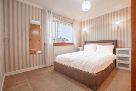 bedroom.one.jpg