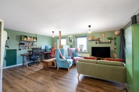 lounge-2.jpg