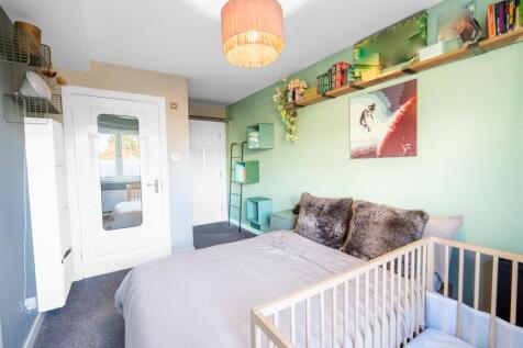bedroom.one.jpg