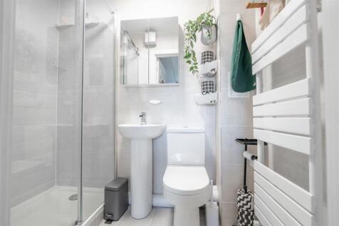 ensuite.jpg
