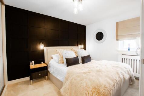 bedroom.one.jpg