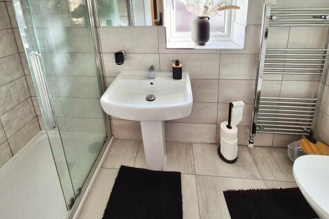En-Suite to Bedro...