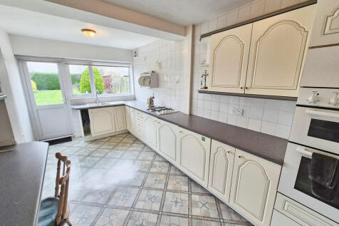 Kitchen/Breakfast...