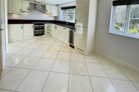 Kitchen/Breakfast...
