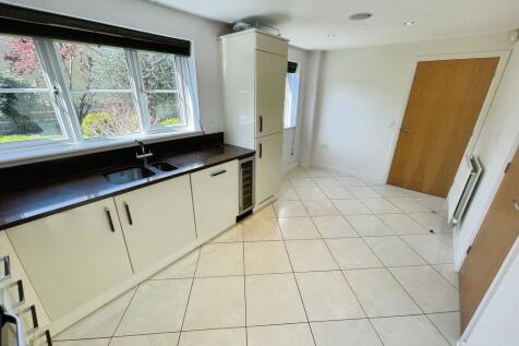 Kitchen/Breakfast...