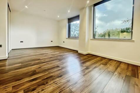 Living Room / Bed...
