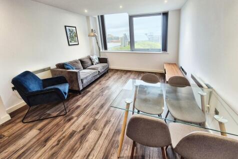 Lounge/Dining Roo...
