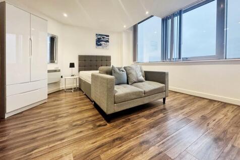 Lounge / Dining R...