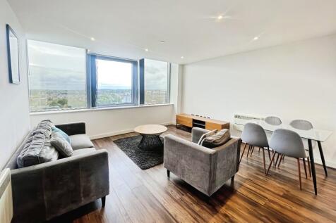 Lounge/Dining Roo...