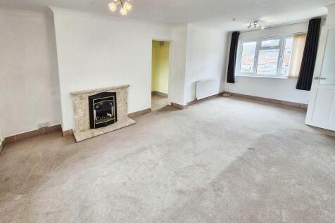 Lounge/Dining Roo...