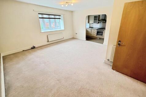 Lounge/Dining Roo...