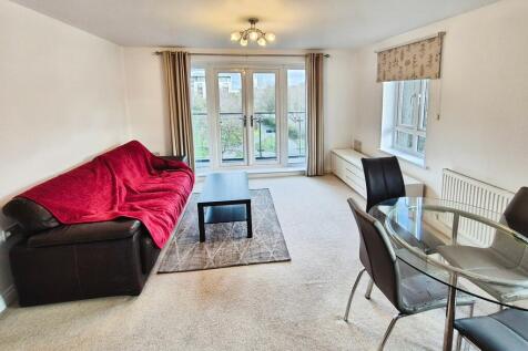 Lounge/Dining Roo...