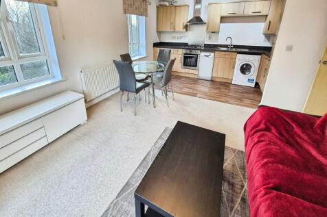 Lounge/Dining Roo...