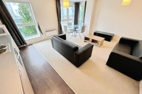 Lounge/Dining Roo...