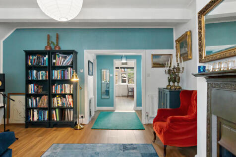 1 bedroom Ground Floor Flat for sale with garage