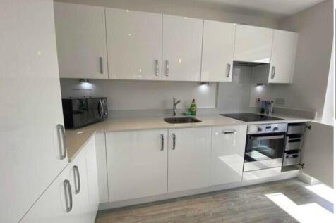 Beautiful one bedroom, first floor apartment, sti