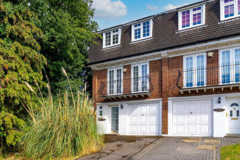 4 Bedroom  End of Terrace Town House with Garage.