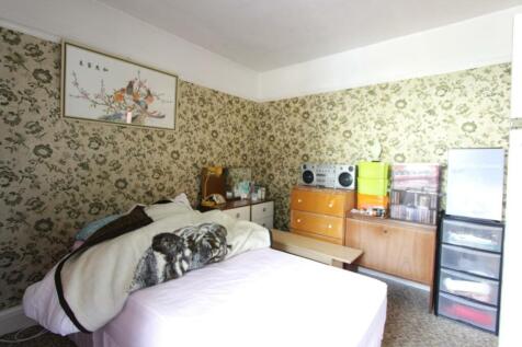4. bedroom 1 .JPG