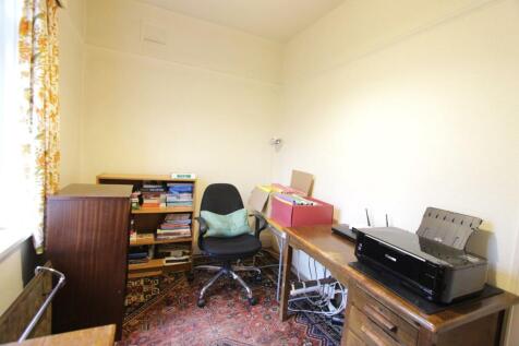 bedroom 4 .JPG