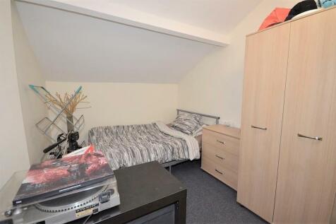 58-watson-rd-bedroom-6.990x0.jpg