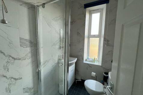 3. bathroom.jpg