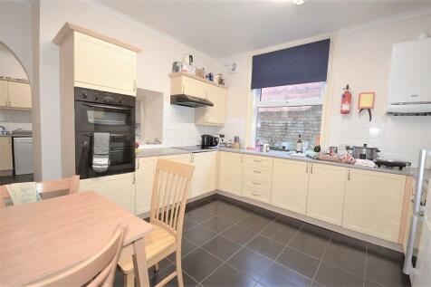 47-broomgrove-rd-kitchen-view-2.990x0.jpg