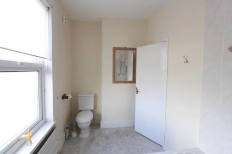 4. bathroom (2) .jpg