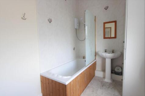 4. bathroom .jpg