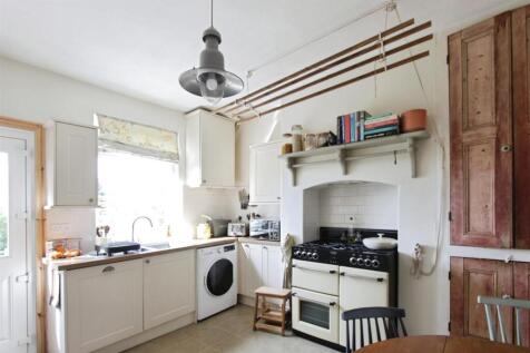 2. kitchen (4).JPG