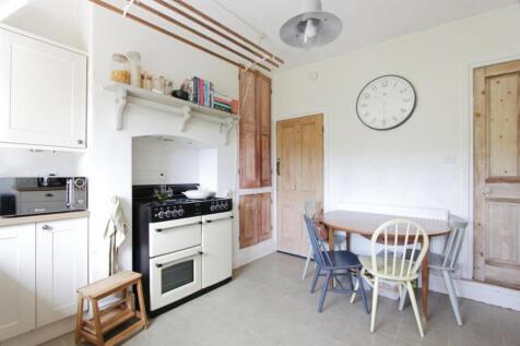 2. kitchen (3).JPG