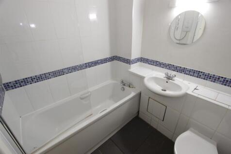 Main Bathroom.JPG