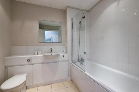 4. Bathroom.jpg