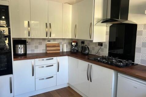 3. kitchen.jpg