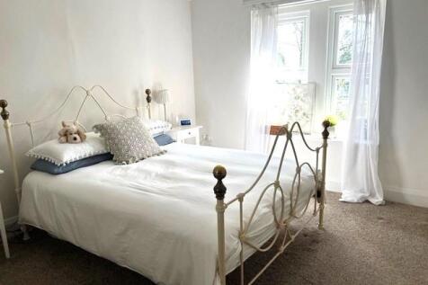1. front bedroom (3).jpg