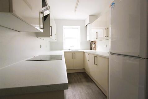2. KITCHEN.JPG