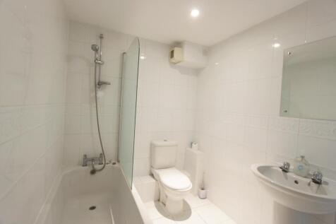 5. bathroom (1).jpg