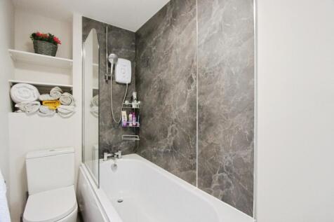pbox-bathroom-326534.JPG